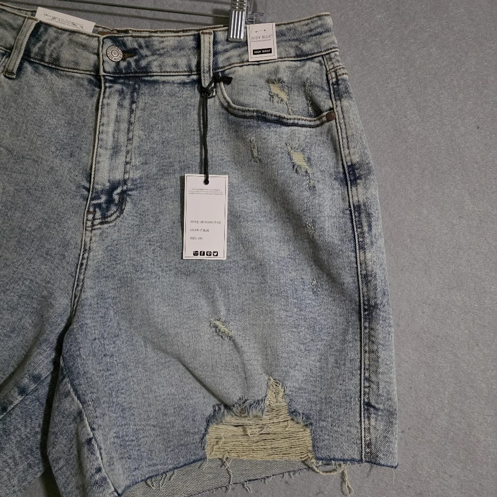 NWT Judy Blue Womens High Rise Mineral Wash Distressed Boyfriend Shorts Size XXL